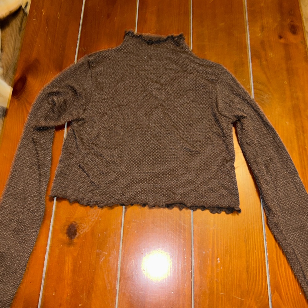 garage half turtle neck with frills